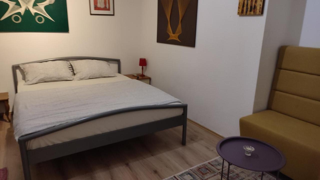 Apartment מוסטר מראה חיצוני תמונה